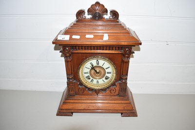 Lot 47 - LATE 19TH/EARLY 20TH CENTURY MANTEL CLOCK IN...