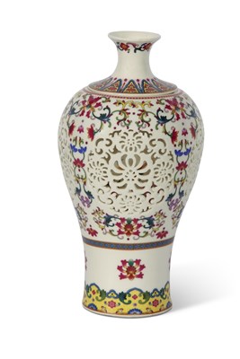 Lot 204 - Chinese Reticulated Vase