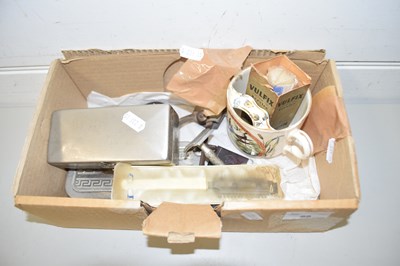 Lot 99 - BOX OF MIXED ITEMS TO INCLUDE VINTAGE RAZORS...