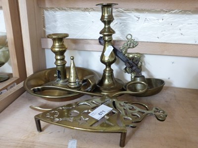 Lot 671 - QUANTITY OF VARIOUS BRASS WARES TO INCLUDE...