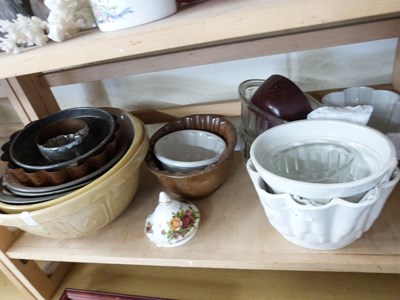 Lot 572 - MIXED LOT: JELLY MOULDS AND OTHER ITEMS