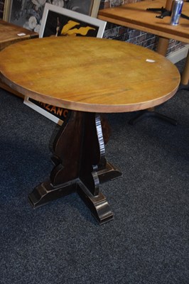 Lot 250 - Circular pub table, width 75 cm, height 73 cm