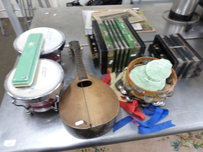 Lot 798 - MIXED LOT: ASSORTED MUSICAL INSTRUMENTS...