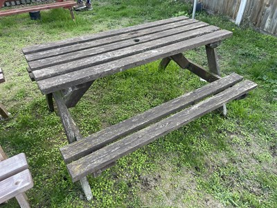 Lot 361 - Picnic garden bench 150 x 127 cm