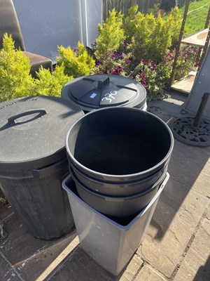 Lot 370 - Mixed lot to include 2 dustbins and various...