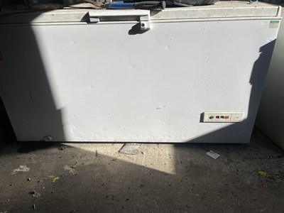 Lot 387 - 5 ft Whirlpool chest freezer