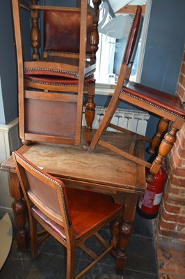 Lot 295 - Oak extending dining table with 4 leather...