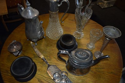 Lot 206 - Mixed Lot: Various silver plated wares to...