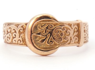 Lot 4 - 9ct gold buckle ring having chased and...