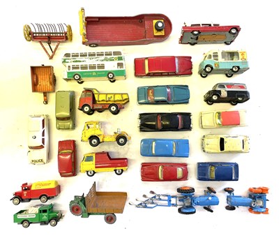 Lot 35 - A mixed lot of die-cast Corgi and Dinky vehicles