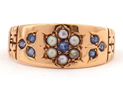 Lot 21 - Antique 18ct gold sapphire and pearl ring...