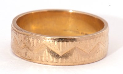 Lot 22 - 9ct gold wedding band chased and engraved with...