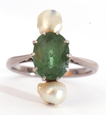 Lot 50 - Oval cut green stone ring highlighted between...