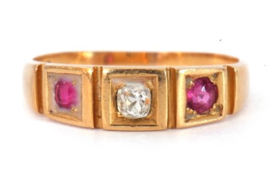 Lot 48 - Antique 18ct gold diamond and ruby three stone...