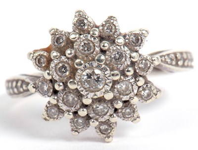 Lot 76 - 9ct white gold and paste set cluster ring, size J