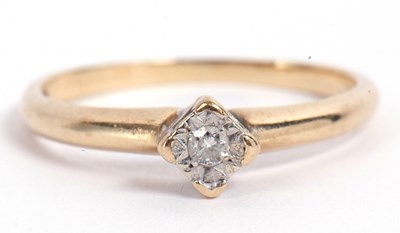 Lot 87 - 9ct gold single stone diamond ring featuring a...