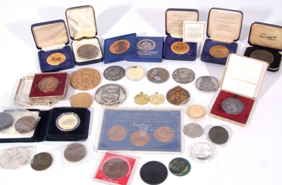 Lot 517 - Box of modern commemorative medallions (35)