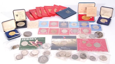 Lot 526 - Box: Good quantity of Modern mainly foreign...