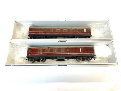 Lot 23 - A pair of Hornby Dublo 00 gauge LMS carriages,...