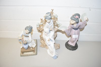 Lot 127 - GROUP OF THREE LLADRO FIGURES INCLUDING A...