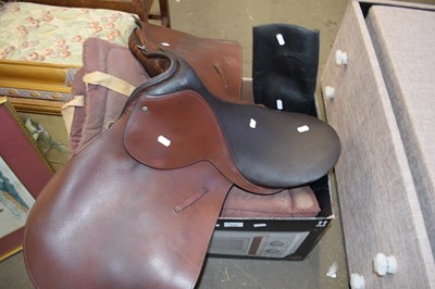 Lot 919 - HORSE SADDLE AND VARIOUS OTHER HORSE RELATED...