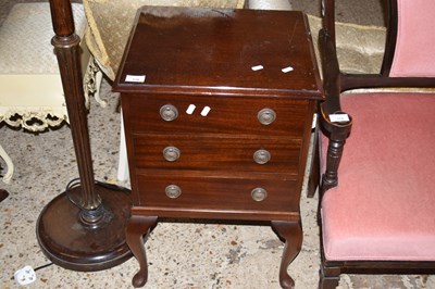 Lot 318 - SMALL REPRODUCTION BEDSIDE CHEST OF DRAWERS