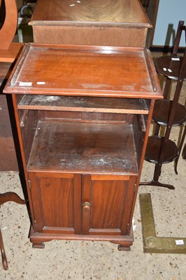 Lot 338 - SMALL MAHOGANY POT CUPBOARD WITH APPROX 49 CM
