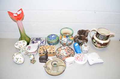 Lot 219 - MIXED LOT OF CERAMICS & POTTERY TO INCLUDE...