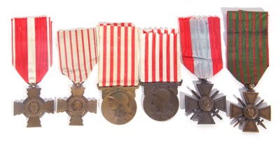 Lot 80 - Selection of French medals including 1914 216...