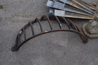 Lot 71 - Cast iron hay feeder, width 95cm