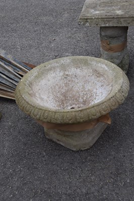 Lot 73 - Composite garden urn/planter, height 30cm