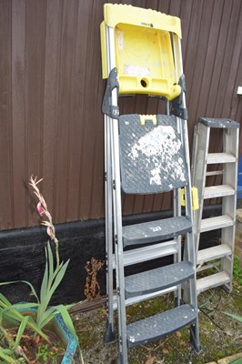 Lot 133 - Three rung decorators stepladder