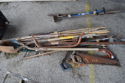 Lot 156 - Large quantity of various garden tools