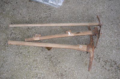 Lot 173 - Mixed lot of garden tools to include pick axes...