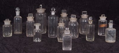 Lot 44 - Quantity of small clear glass chemist bottles...