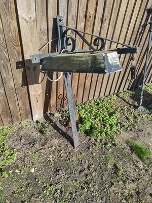 Lot 400 - Iron hanging pub bracket