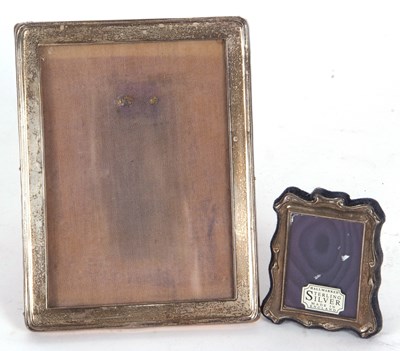 Lot 52 - Mixed Lot: A George V plain rectangular silver...