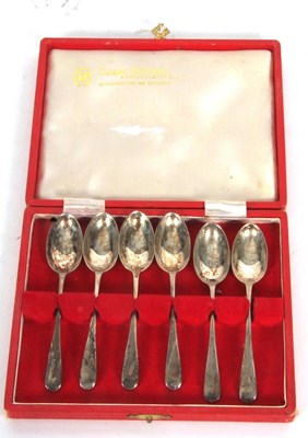 Lot 53 - Case set of six George V coffee spoons in Old...