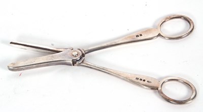 Lot 66 - Pair of George V plain scissor action grape...