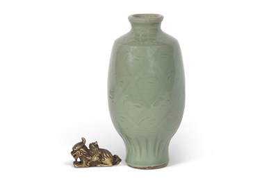 Lot 228 - Chinese Longquan Celason Vase Qing Dynasty