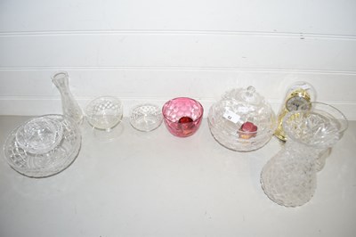 Lot 52 - Mixed Lot: Various glass bowls, vases, small...