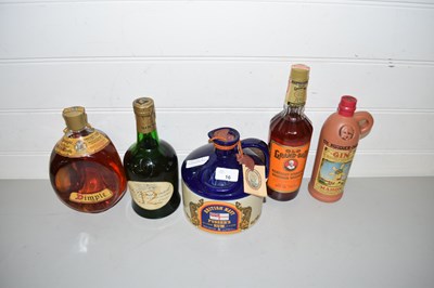 Lot 16 - Mixed Lot: Spirits comprising a bottle of Haig...