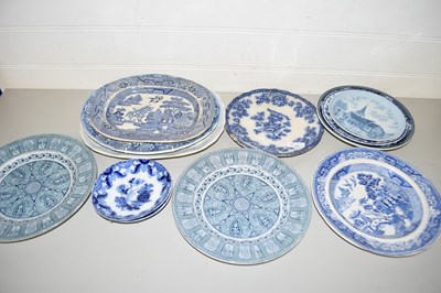 Lot 17 - Mixed Lot: Various blue and white plates and...