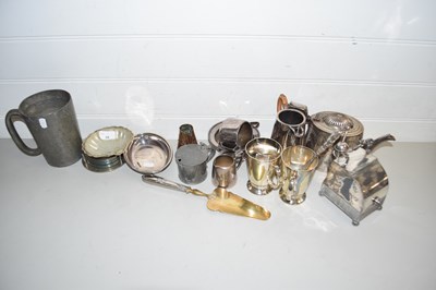 Lot 28 - Mixed Lot: Various silver plated wares, tea...