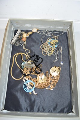 Lot 134 - Display tray of various costume...