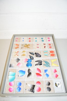 Lot 137 - Display tray of various costume jewellery,...