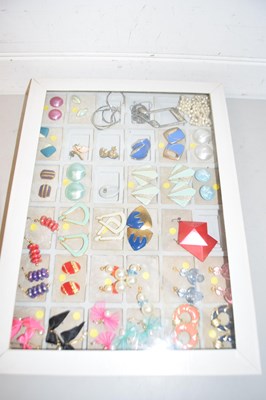 Lot 142 - Display tray of various modern earrings