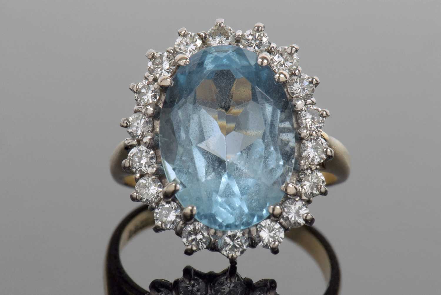 Lot 353 - 18ct gold blue topaz and diamond cluster