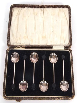 Lot 111 - Cased set of six silver plated bean end coffee...