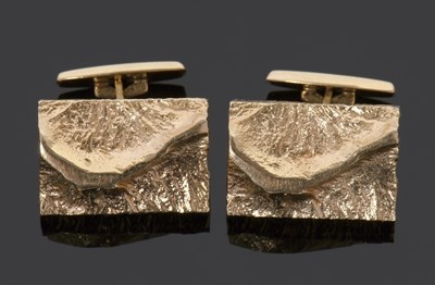 Lot 499A - Pair of 750 stamped cuff links, the...